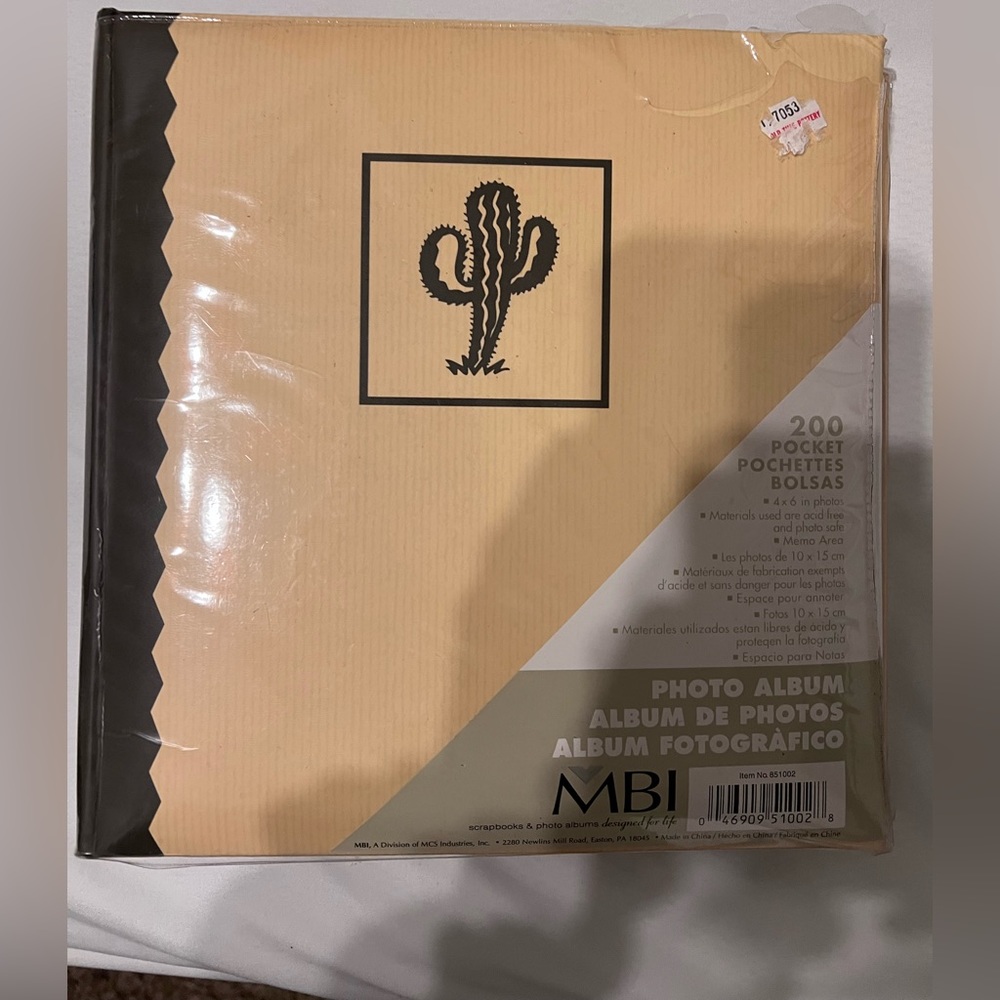 New in Packaging  Cactus  200 pocket photo album